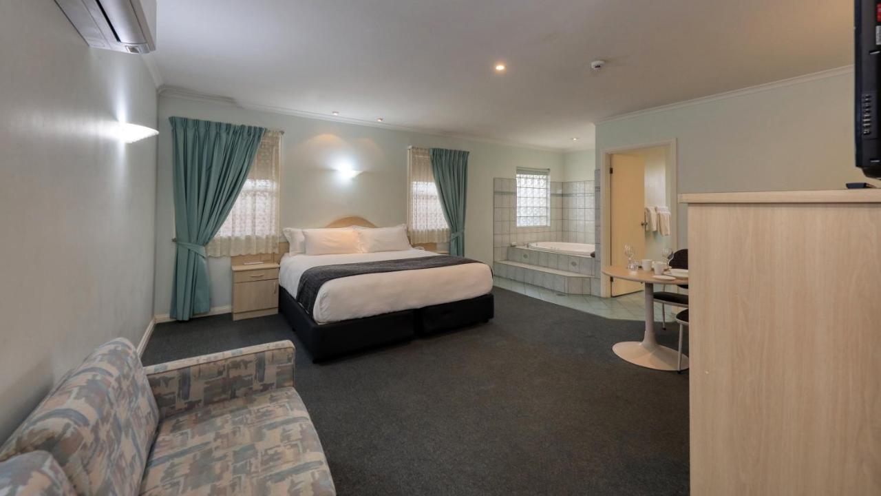 Charles Rasp Motor Inn & Cottages Broken Hill Esterno foto