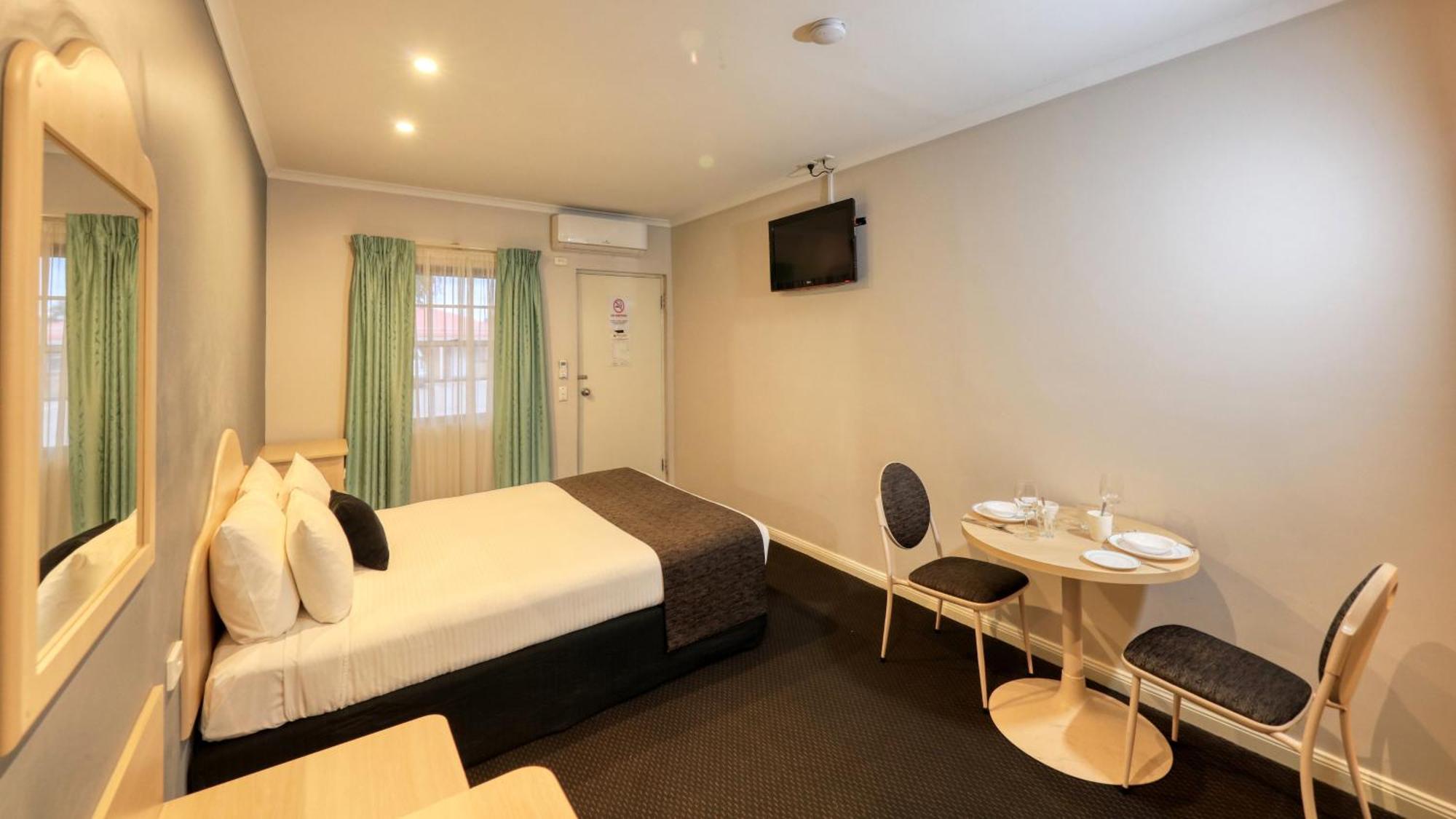 Charles Rasp Motor Inn & Cottages Broken Hill Esterno foto