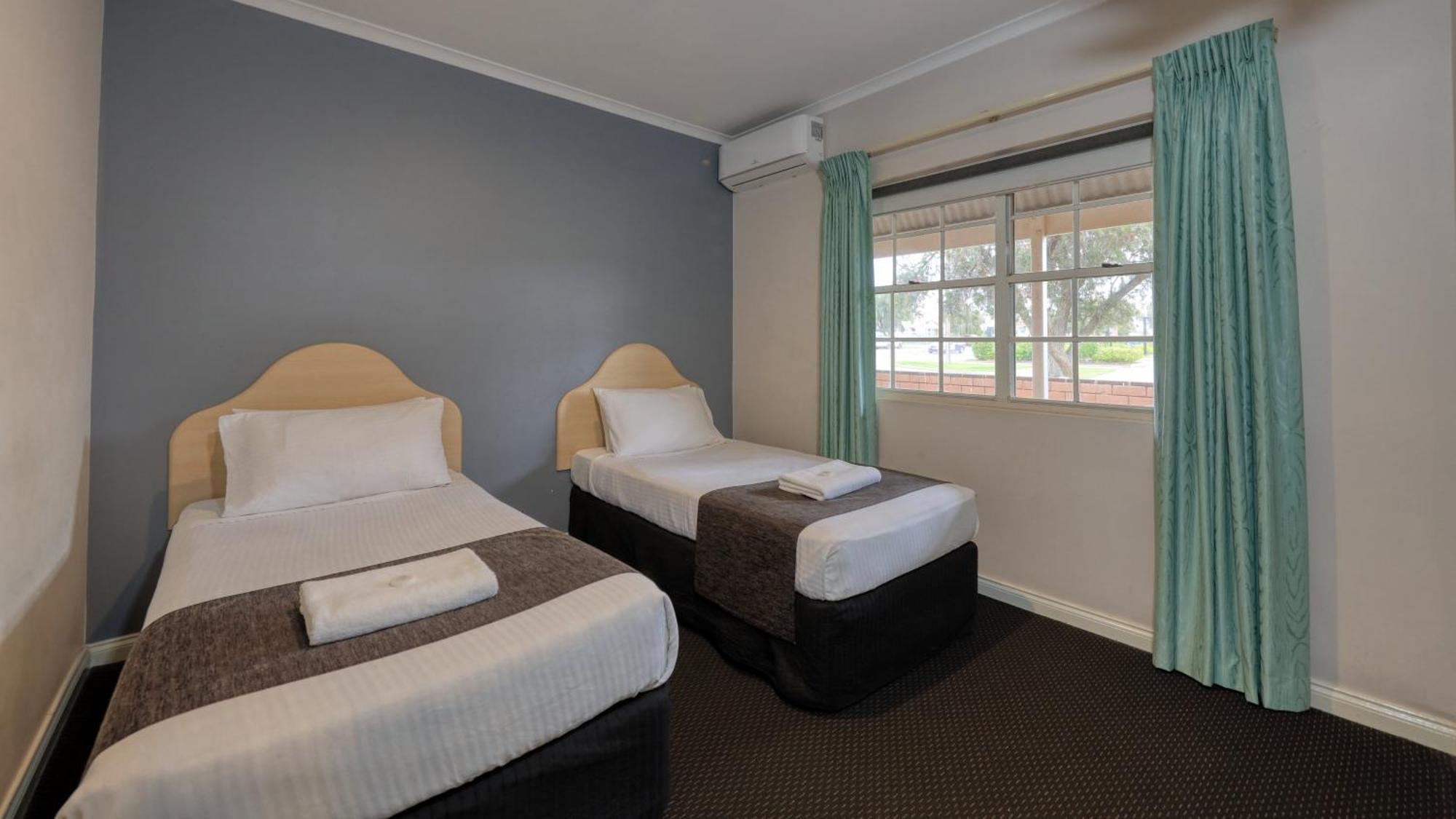 Charles Rasp Motor Inn & Cottages Broken Hill Esterno foto