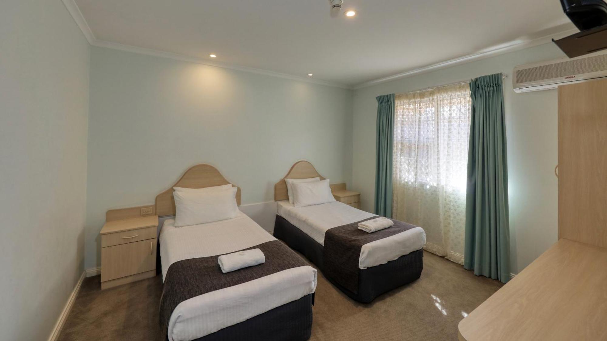 Charles Rasp Motor Inn & Cottages Broken Hill Esterno foto