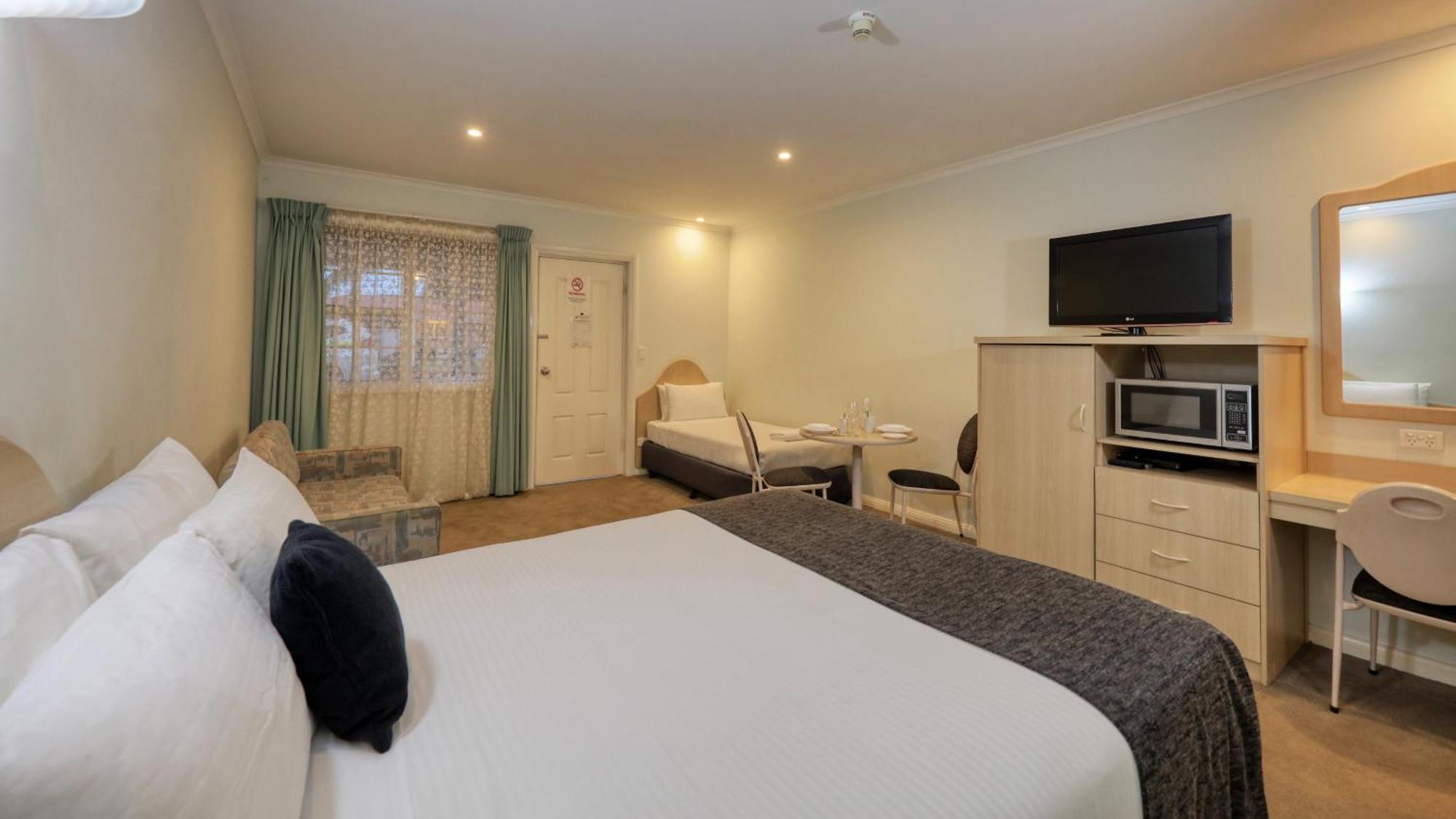 Charles Rasp Motor Inn & Cottages Broken Hill Esterno foto