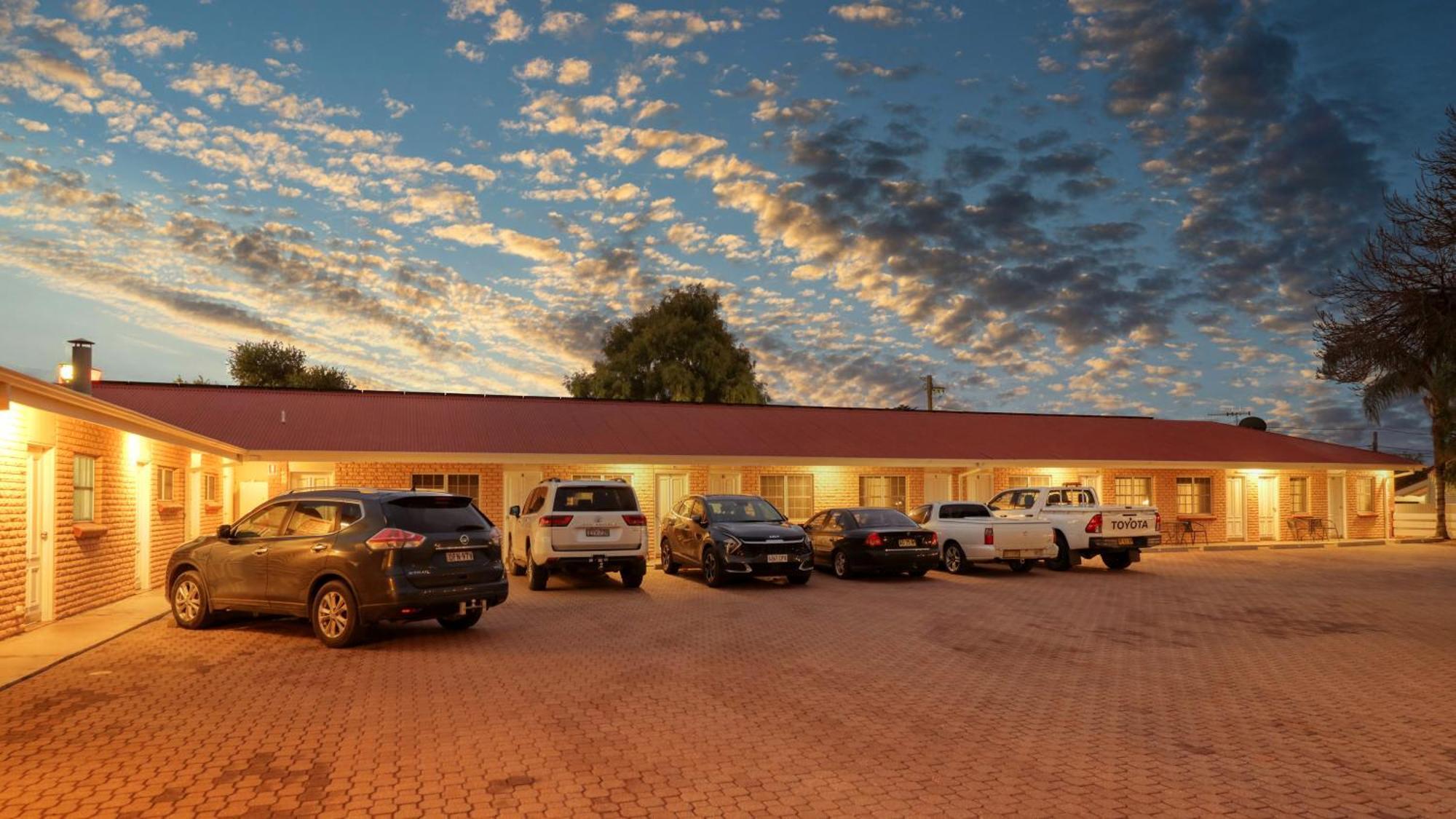 Charles Rasp Motor Inn & Cottages Broken Hill Esterno foto
