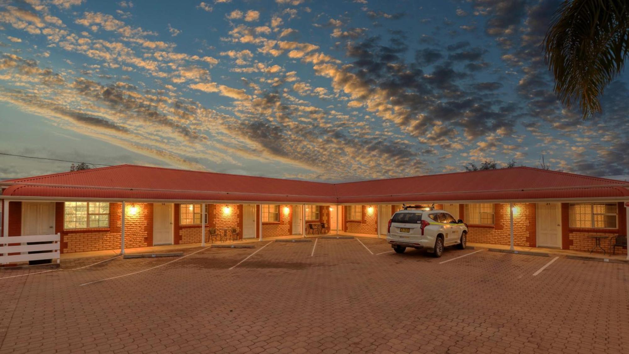 Charles Rasp Motor Inn & Cottages Broken Hill Esterno foto